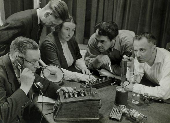 Recording a radio play | Photo from the Spaarnestad Collection of the National Archives in The Hague | flickr.com 