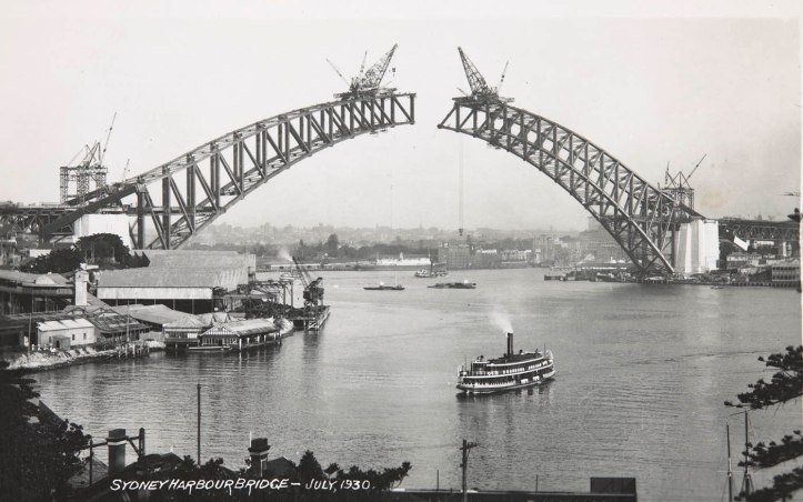 Sydney Harbour Bridge under construction (July 1930). National Museum of Australia, 1986.0117.6558